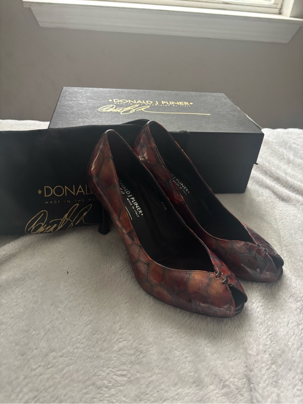 Donald J. Pliner Women's Peep-Toe Leather Pumps in Brown Size 6.5